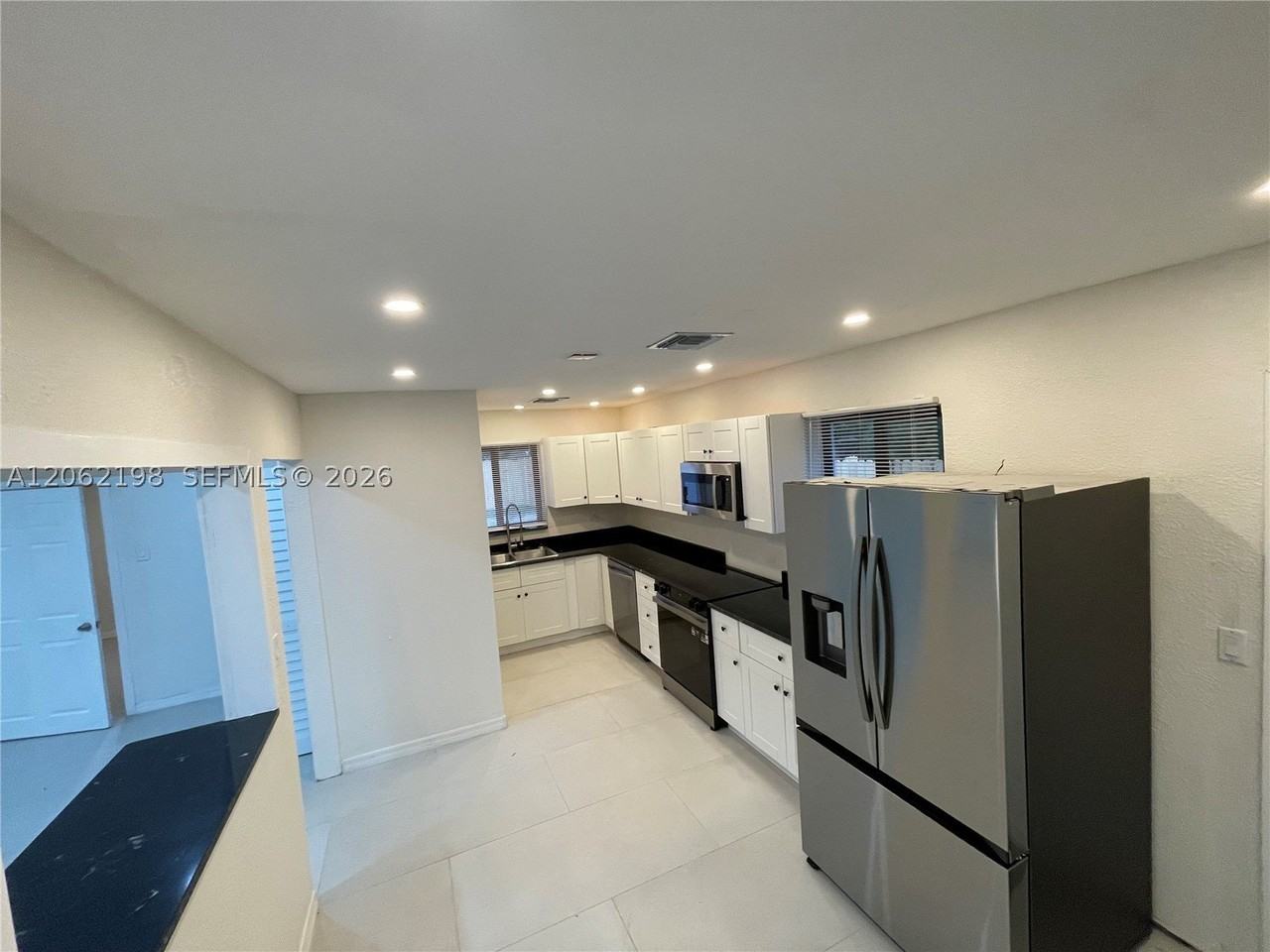 2514 Nw 4th St - Photo 7 of 24