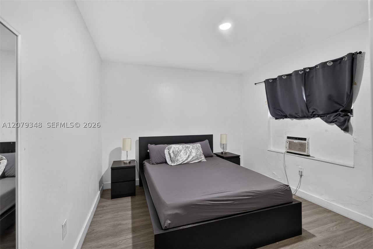 635 Sw 16th Ave #2 - Photo 7 of 10