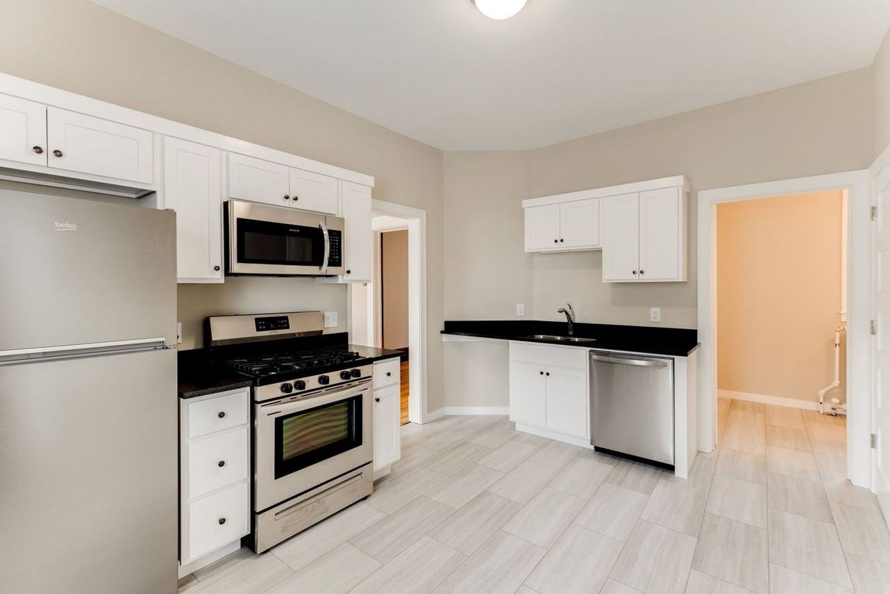 271 Sturgis St - Photo 6 of 23