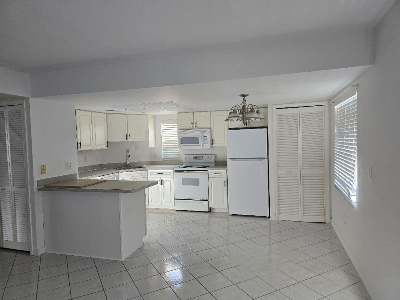 1609 Sw 51st St #D102 - Photo 3 of 19