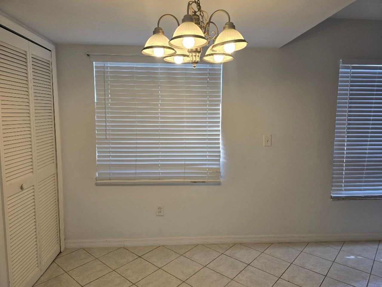 1609 Sw 51st St #D102 - Photo 5 of 19