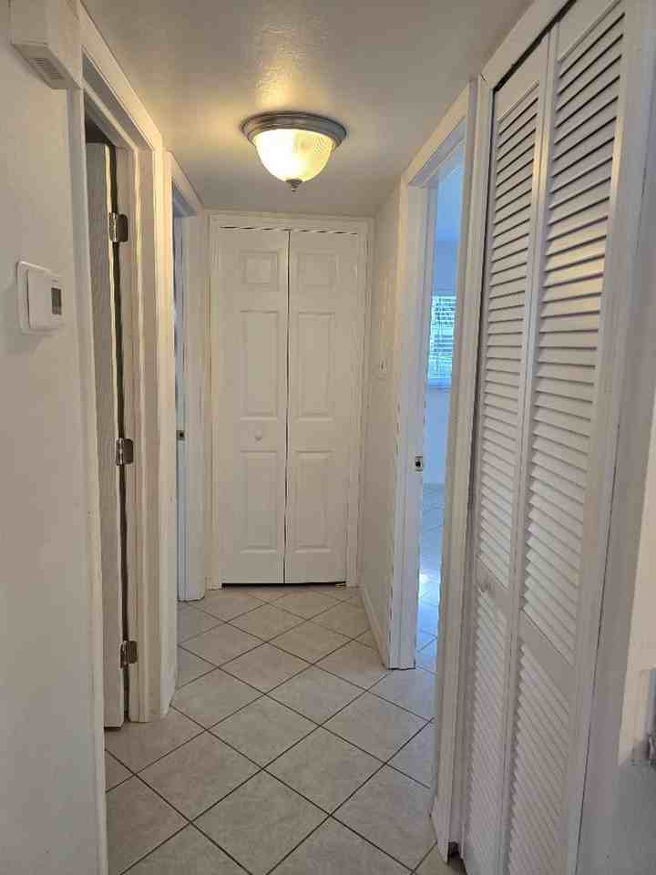 1609 Sw 51st St #D102 - Photo 6 of 19