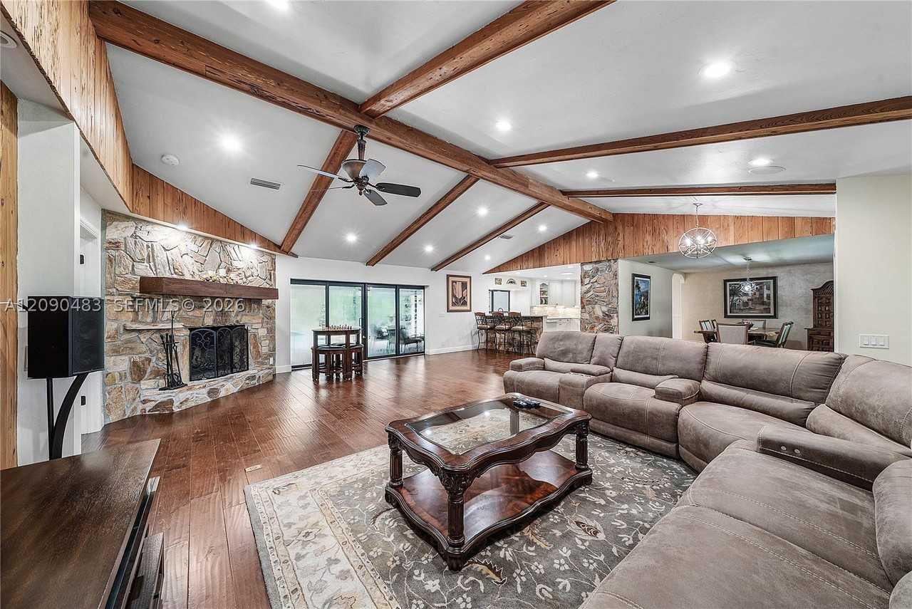 12466 Quercus Ln - Photo 6 of 50
