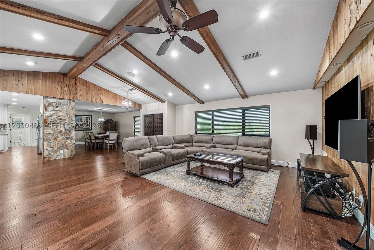12466 Quercus Ln - Photo 7 of 50