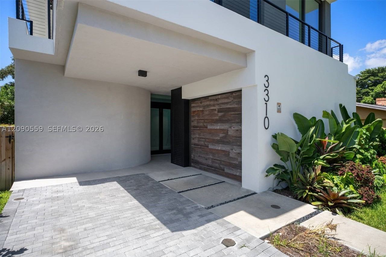 3310 Elizabeth St - Photo 3 of 48