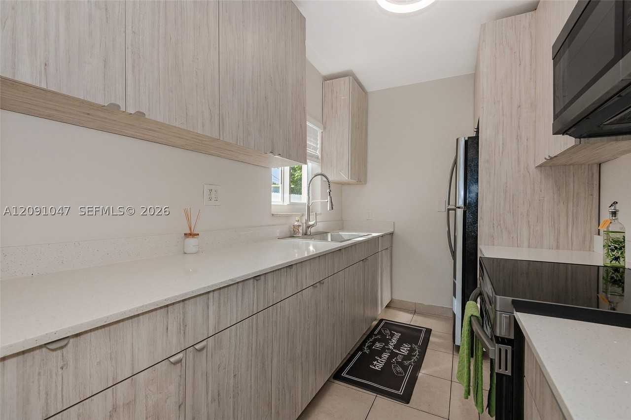 1679 Ne 176th St - Photo 2 of 31