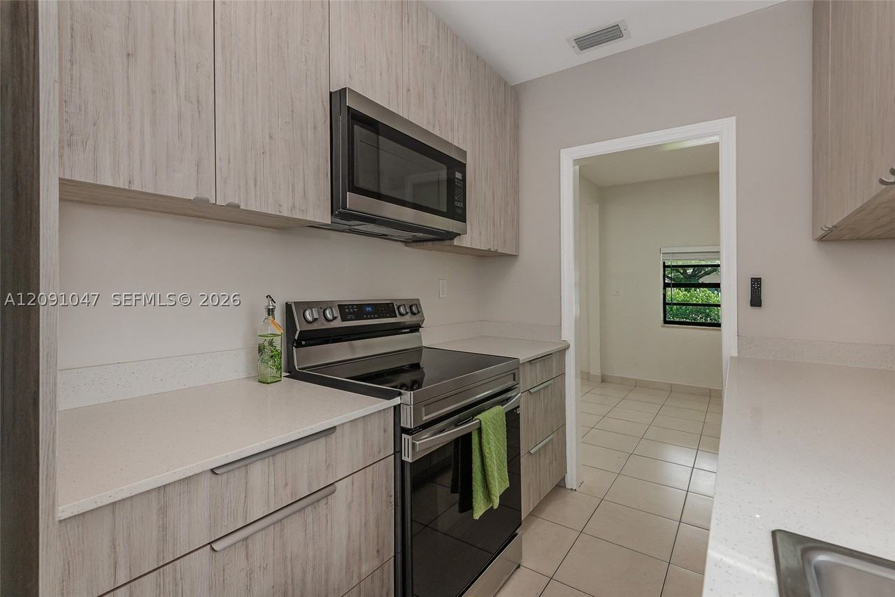 1679 Ne 176th St - Photo 3 of 31