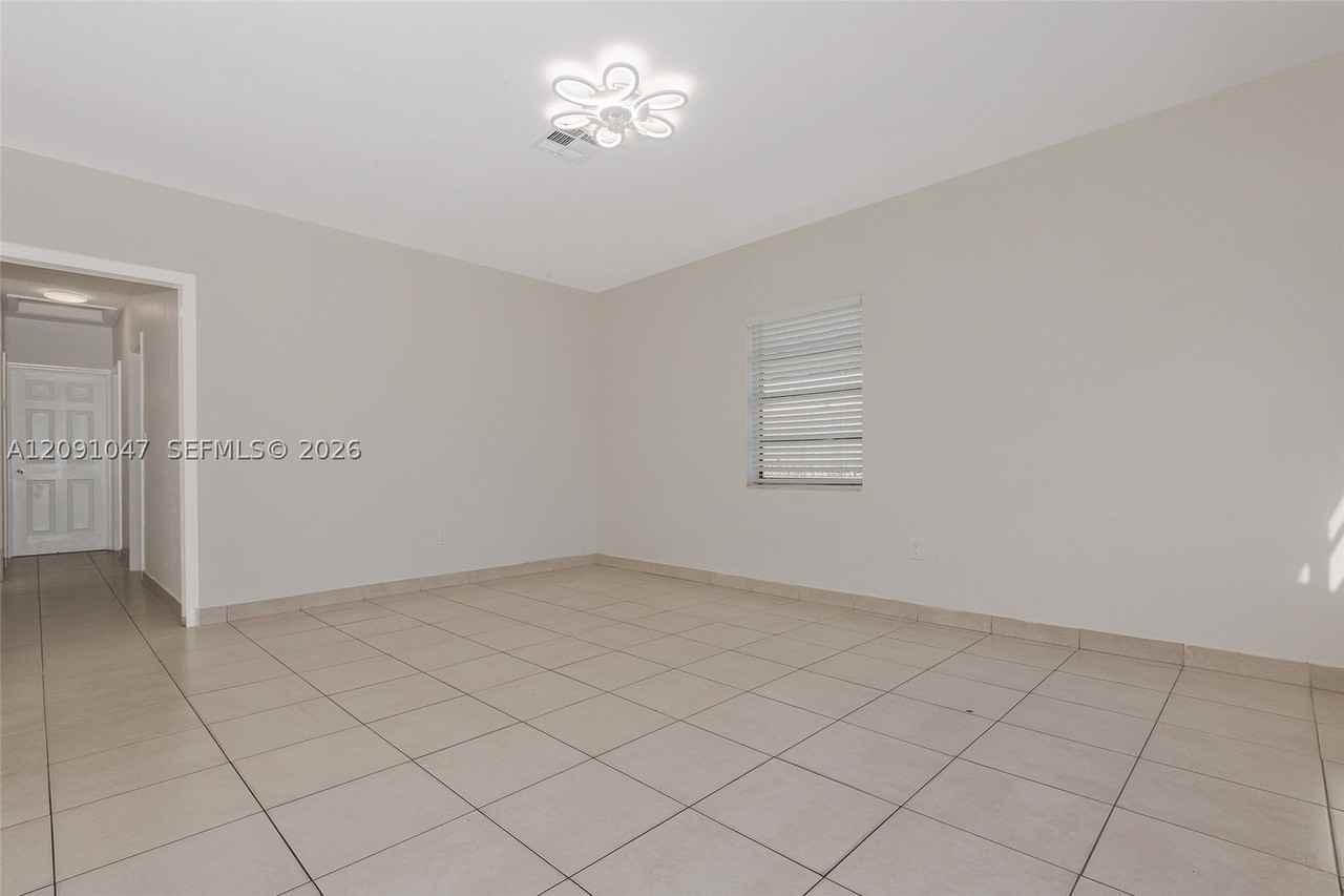 1679 Ne 176th St - Photo 5 of 31