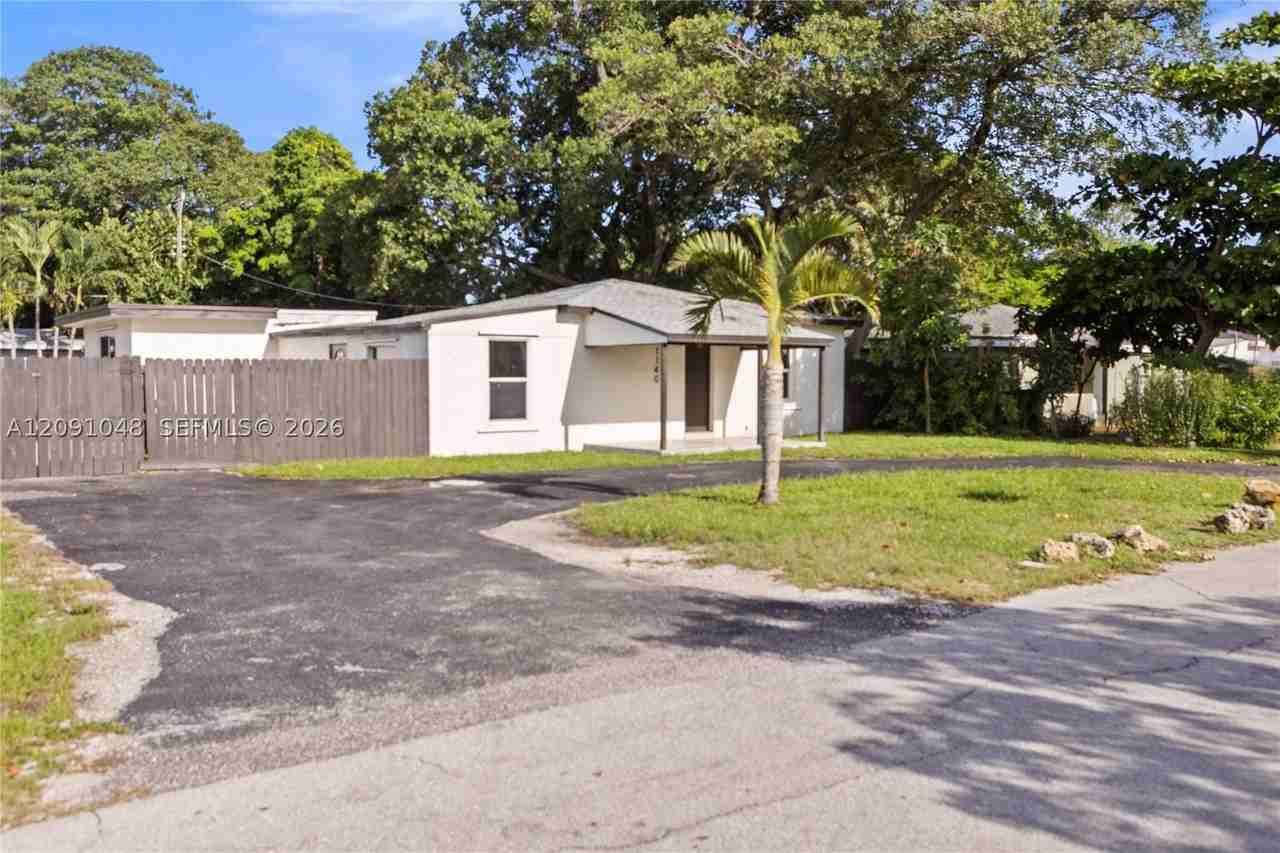 1140 Nw 3rd Ave - Photo 2 of 13