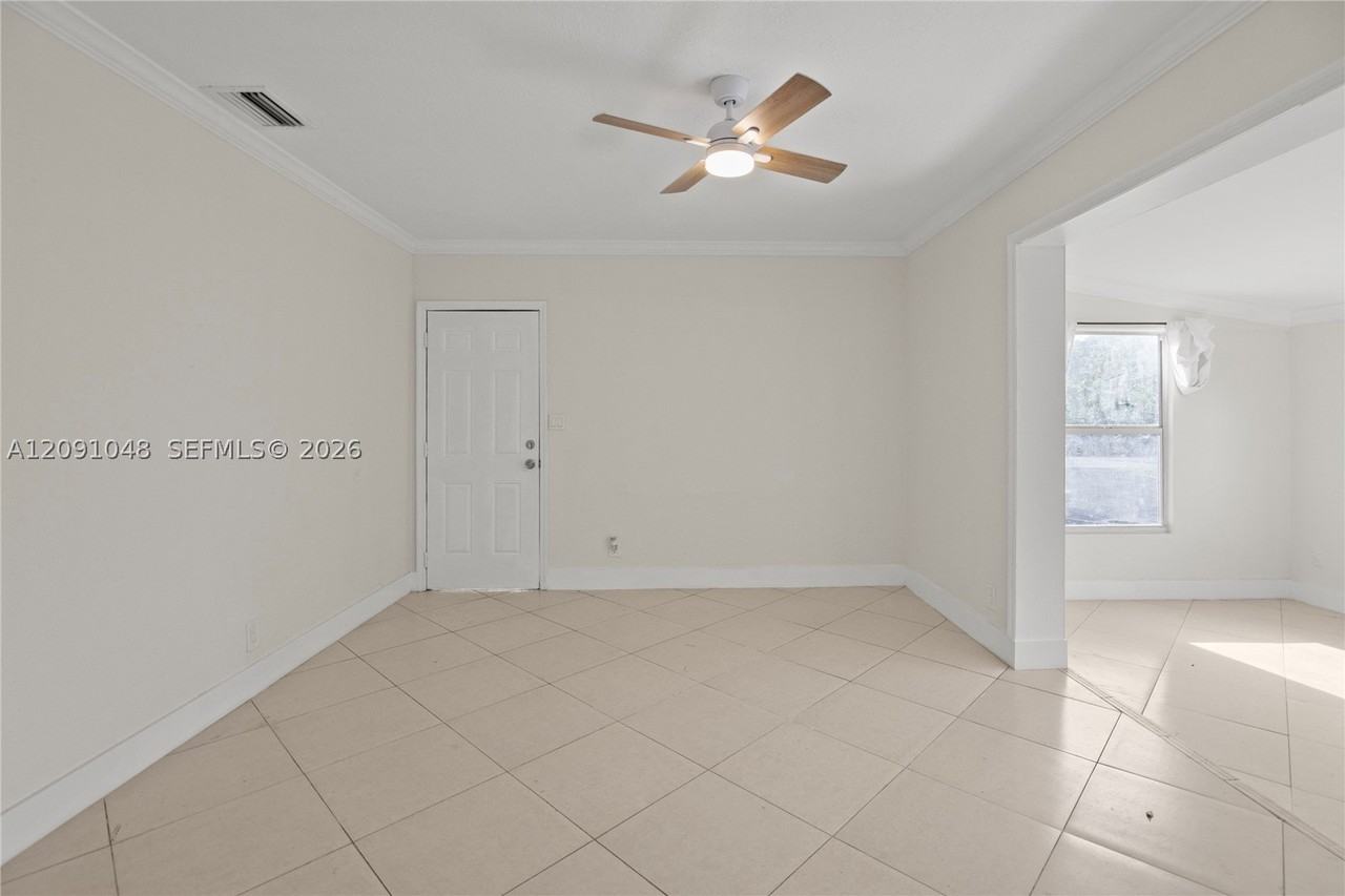1140 Nw 3rd Ave - Photo 6 of 13