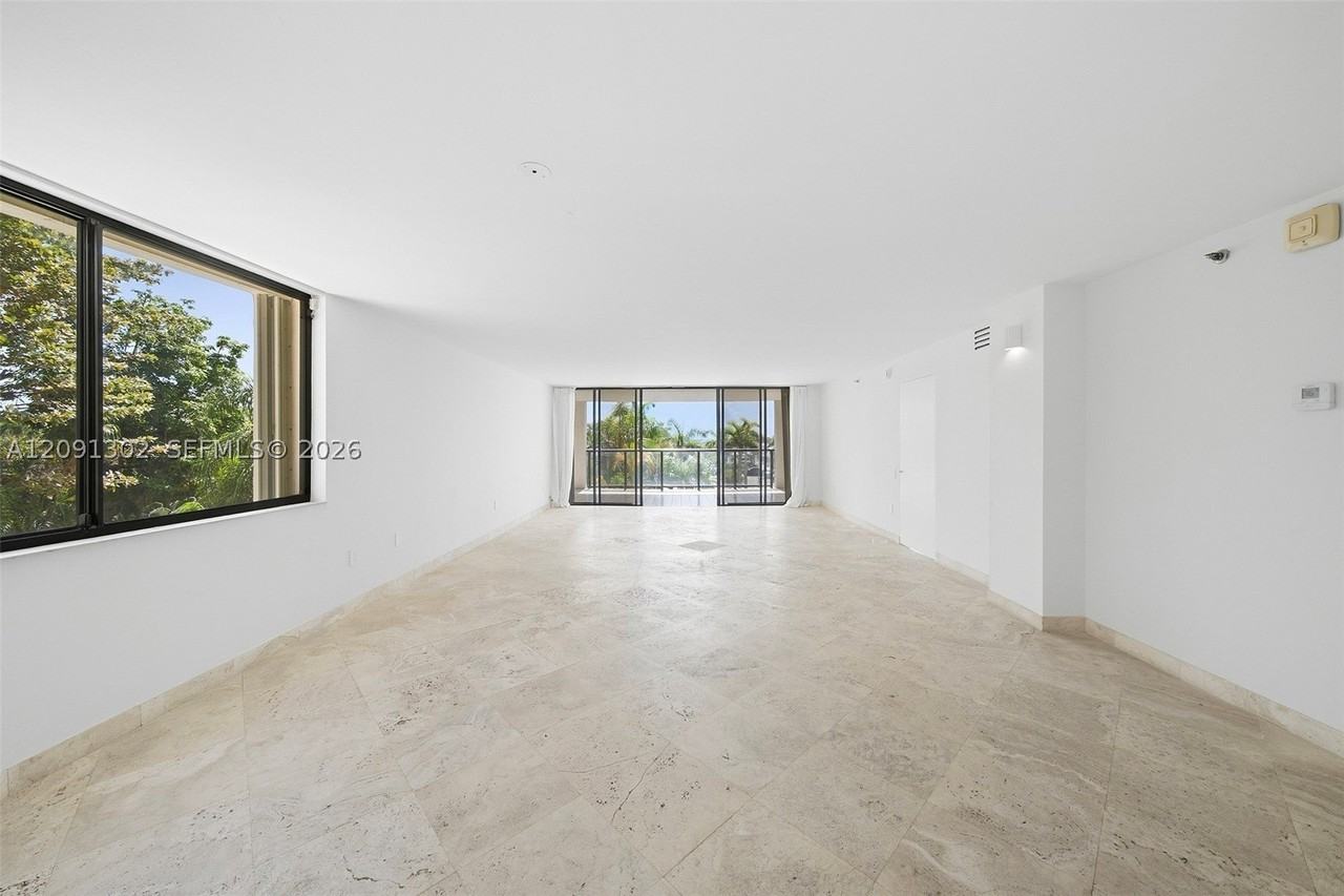 2575 S Bayshore Dr #4A - Photo 3 of 33