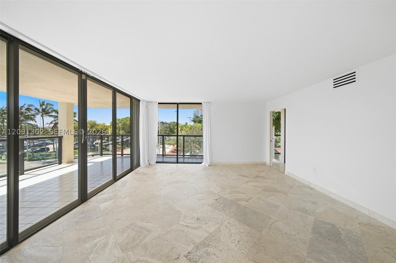 2575 S Bayshore Dr #4A - Photo 5 of 33