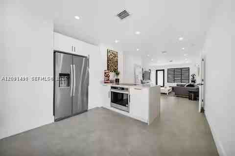 315 Nw 40th St - Photo 3 of 15