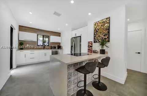 315 Nw 40th St - Photo 4 of 15