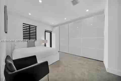 315 Nw 40th St - Photo 5 of 15