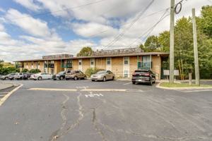 featured image of 555 N Dupont Ave