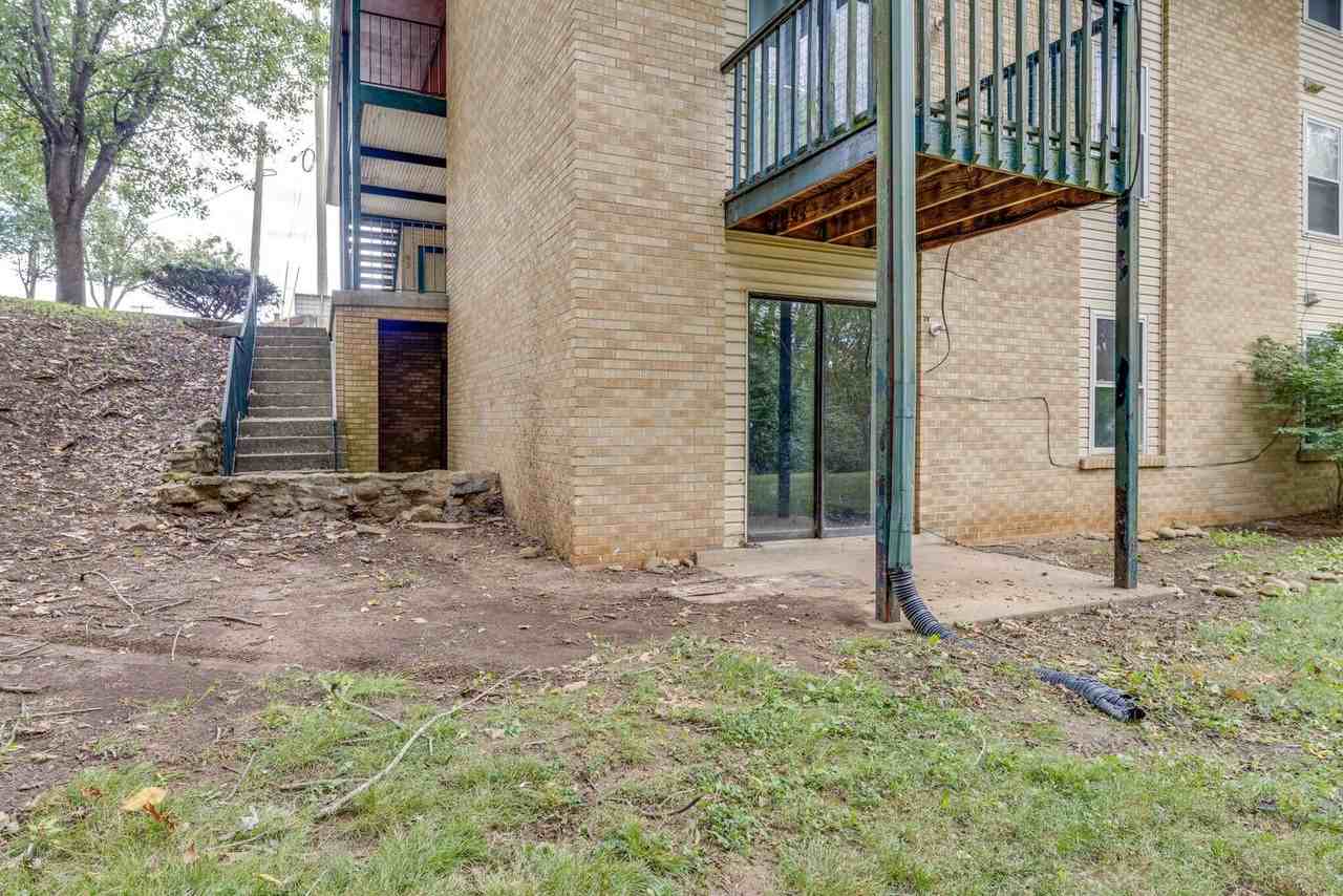 555 N Dupont Ave - Photo 2 of 10