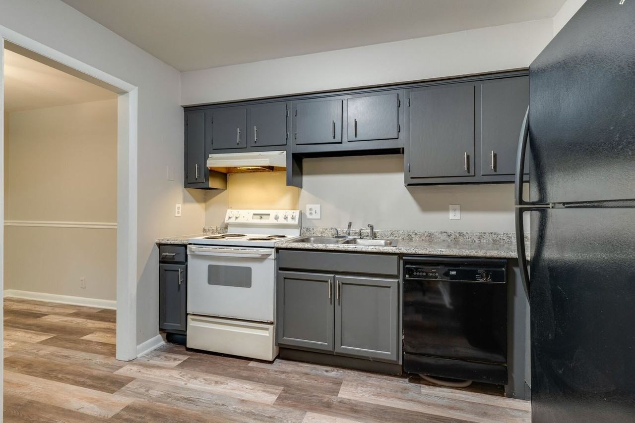 555 N Dupont Ave - Photo 3 of 10