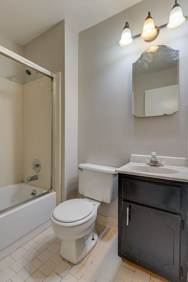 555 N Dupont Ave - Photo 6 of 10