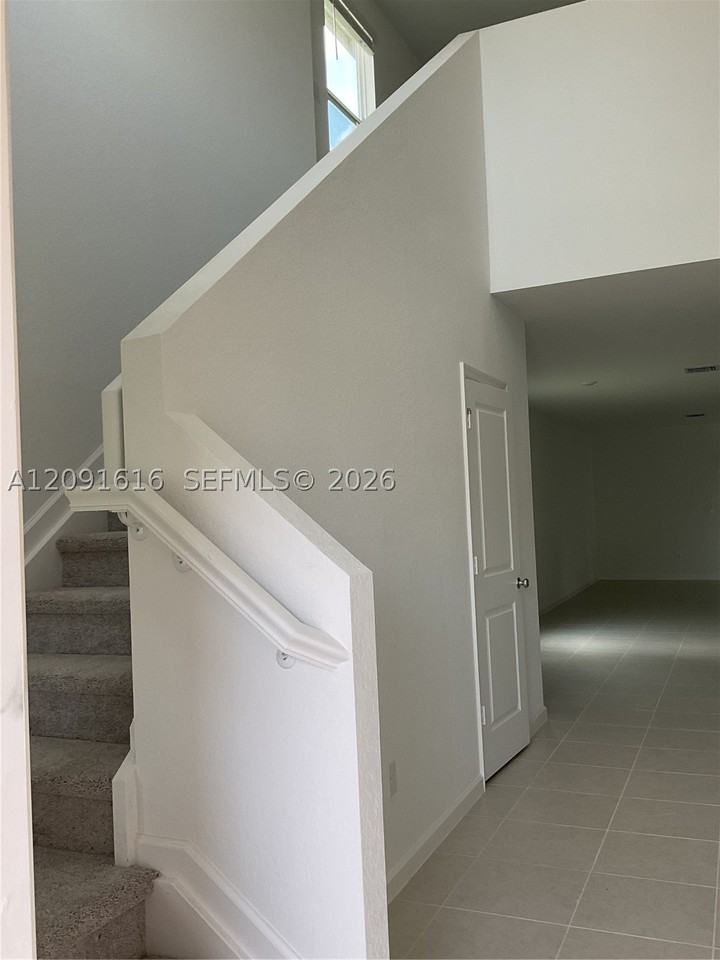 5924 Nw Fairfox Way - Photo 5 of 43