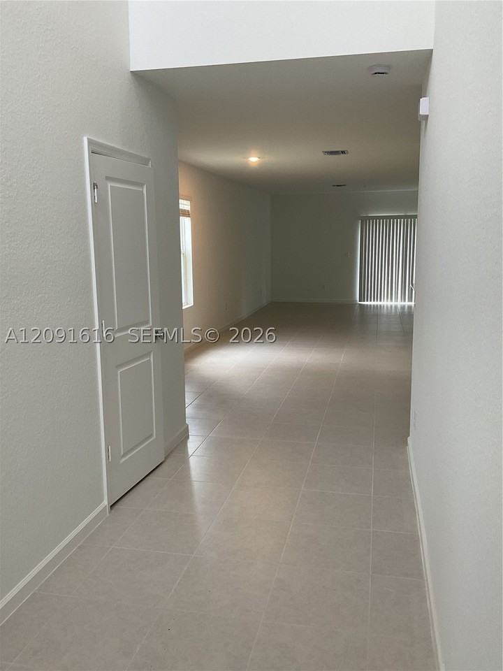 5924 Nw Fairfox Way - Photo 6 of 43