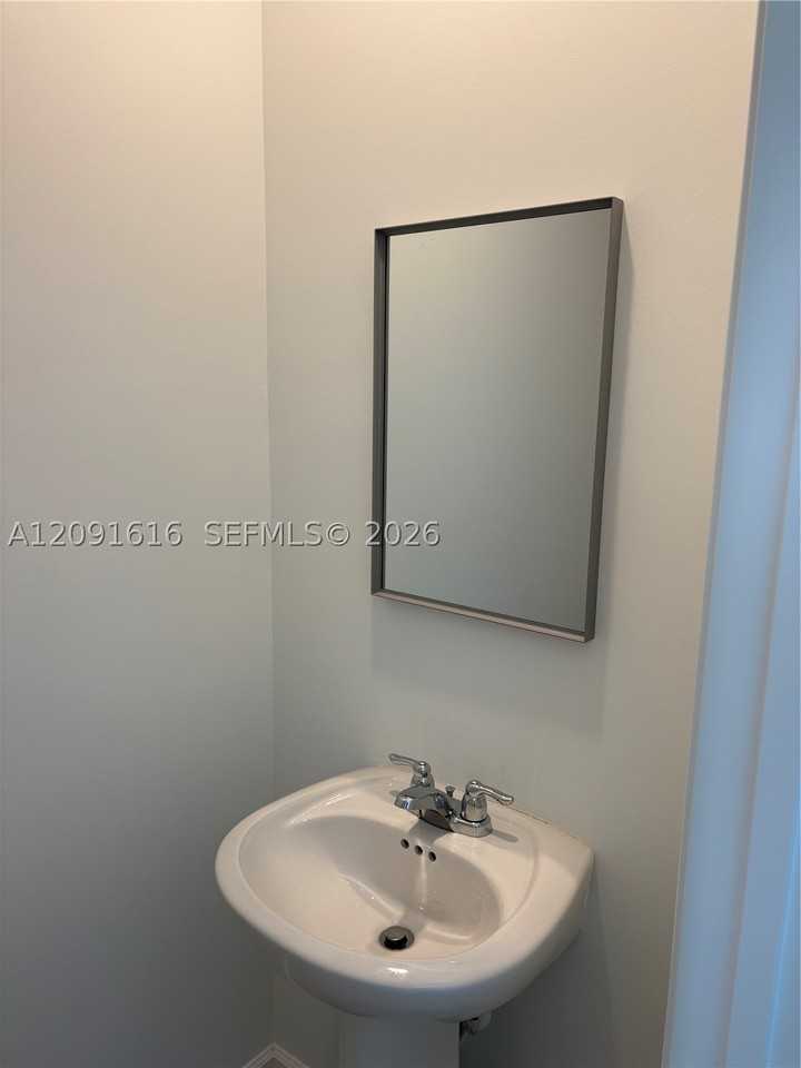 5924 Nw Fairfox Way - Photo 7 of 43