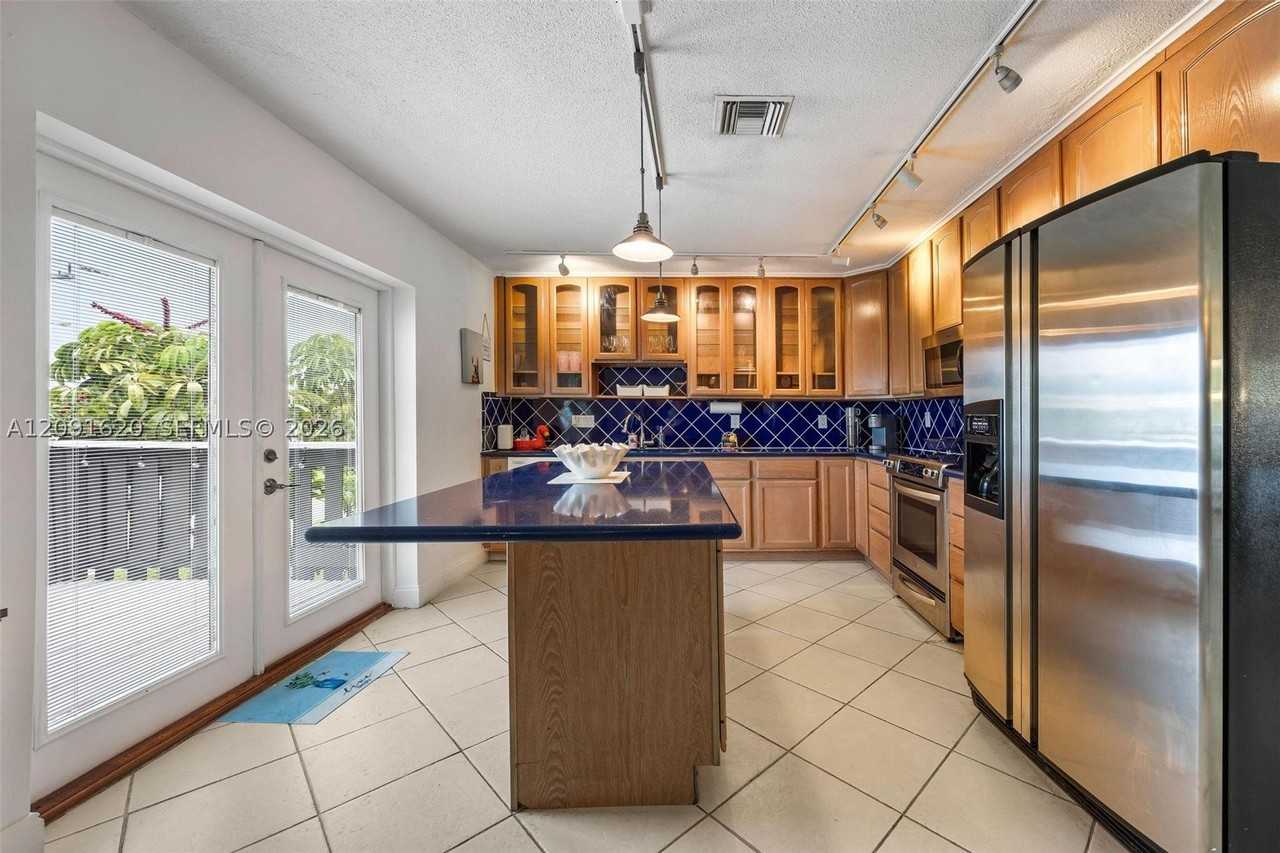 400 Se 31st St #8