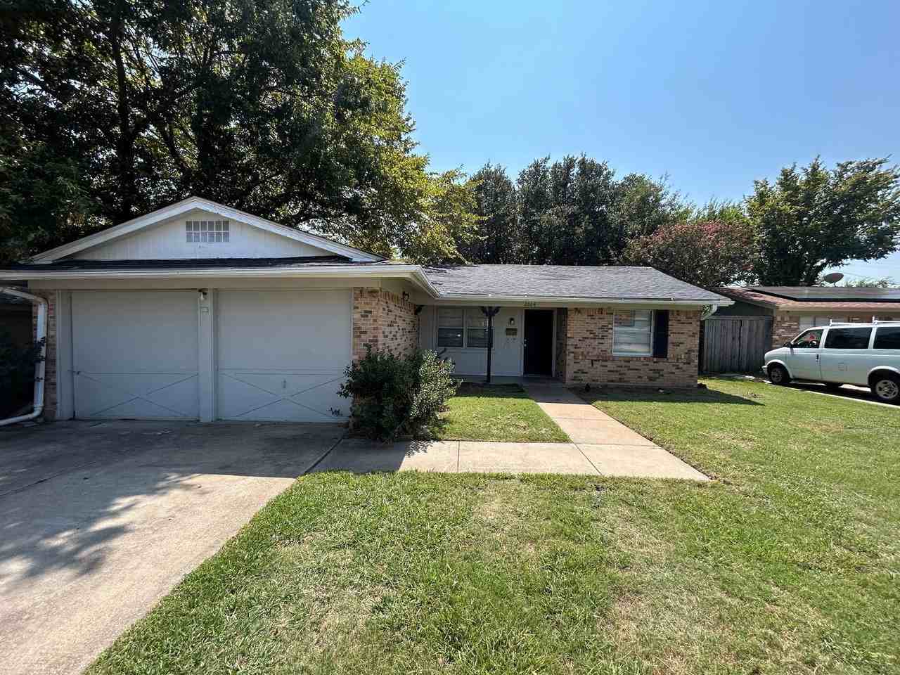 2604 Timberlake Dr - Photo 2 of 11
