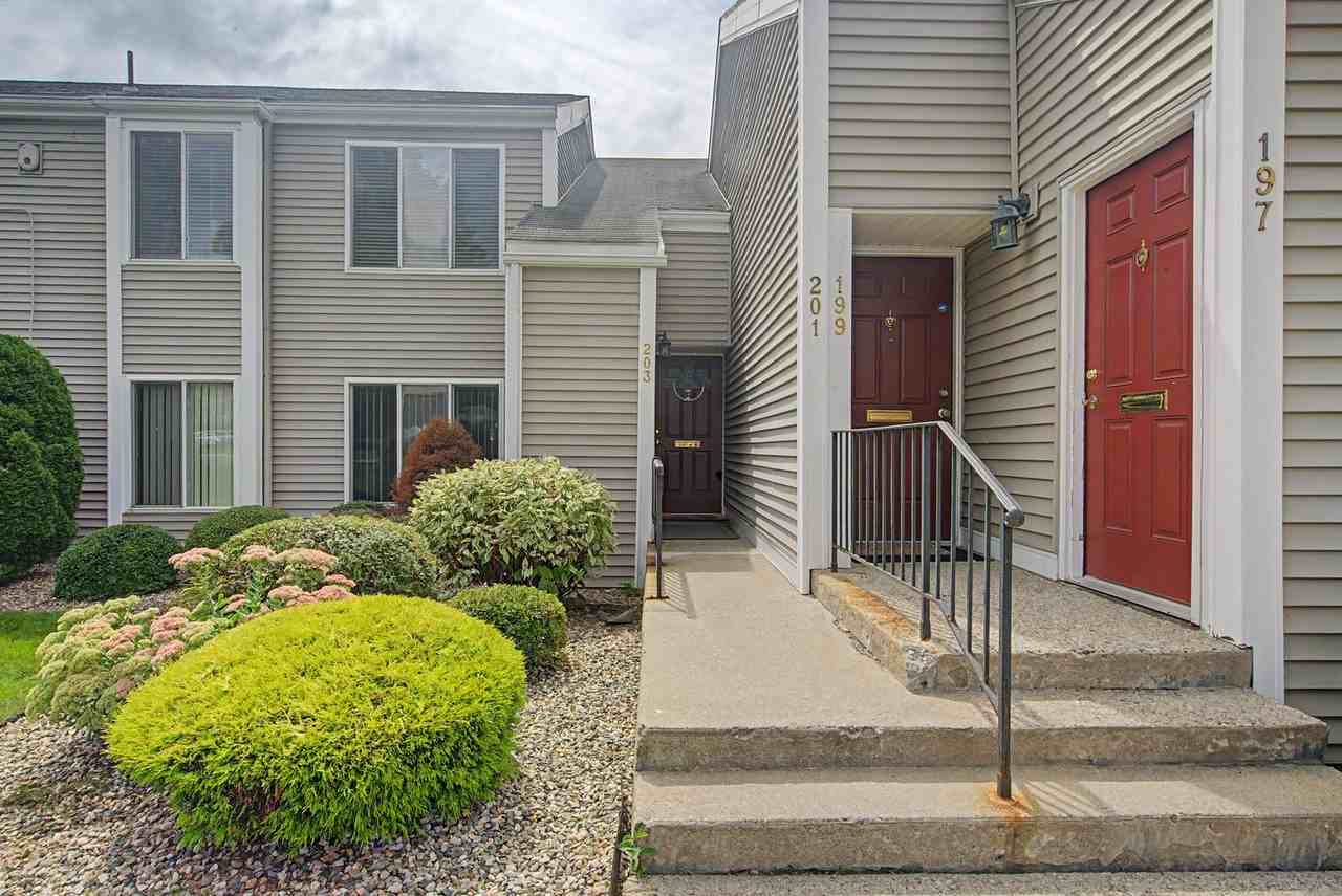 203 Nassau Dr - Photo 2 of 29