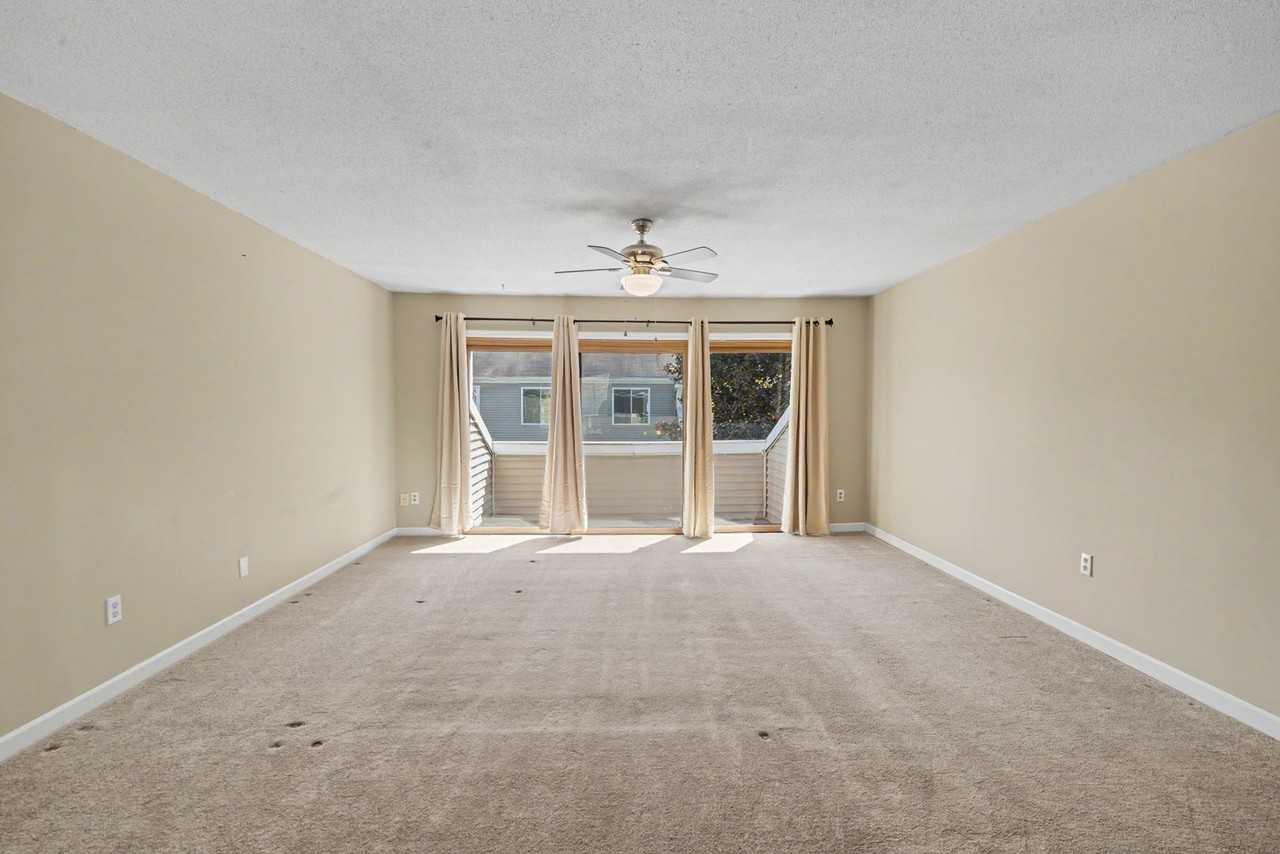 203 Nassau Dr - Photo 3 of 29
