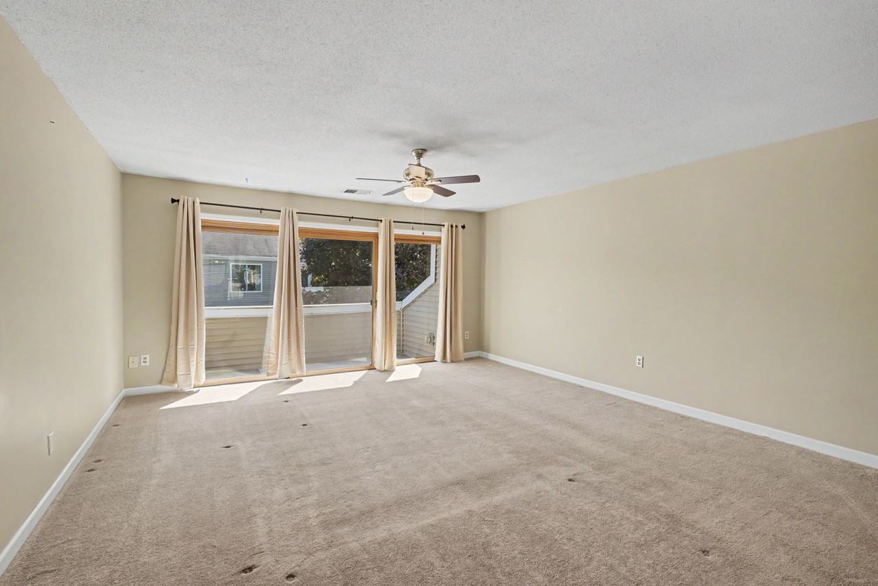 203 Nassau Dr - Photo 4 of 29