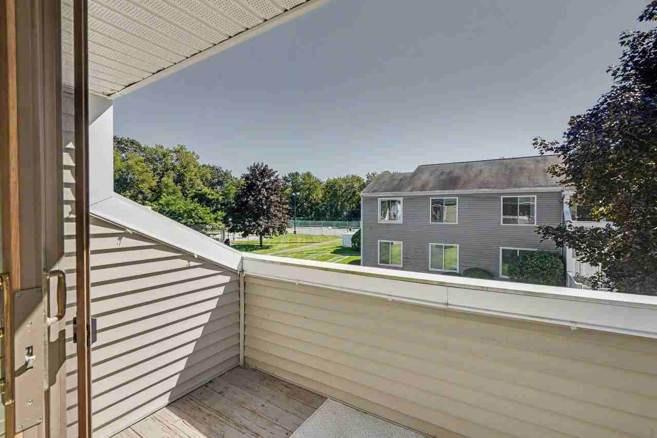 203 Nassau Dr - Photo 5 of 29