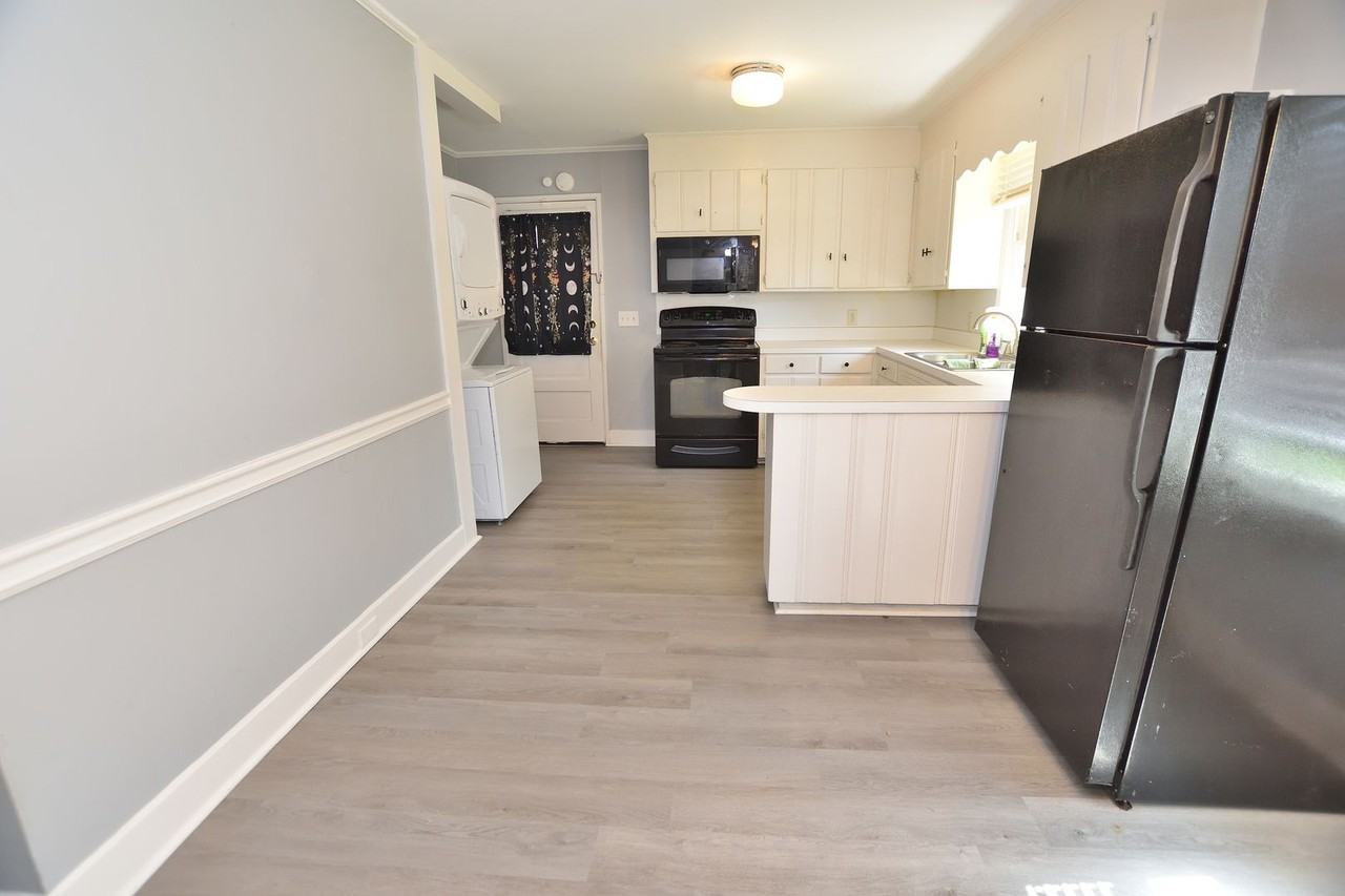 1208 Russell St - Photo 5 of 13