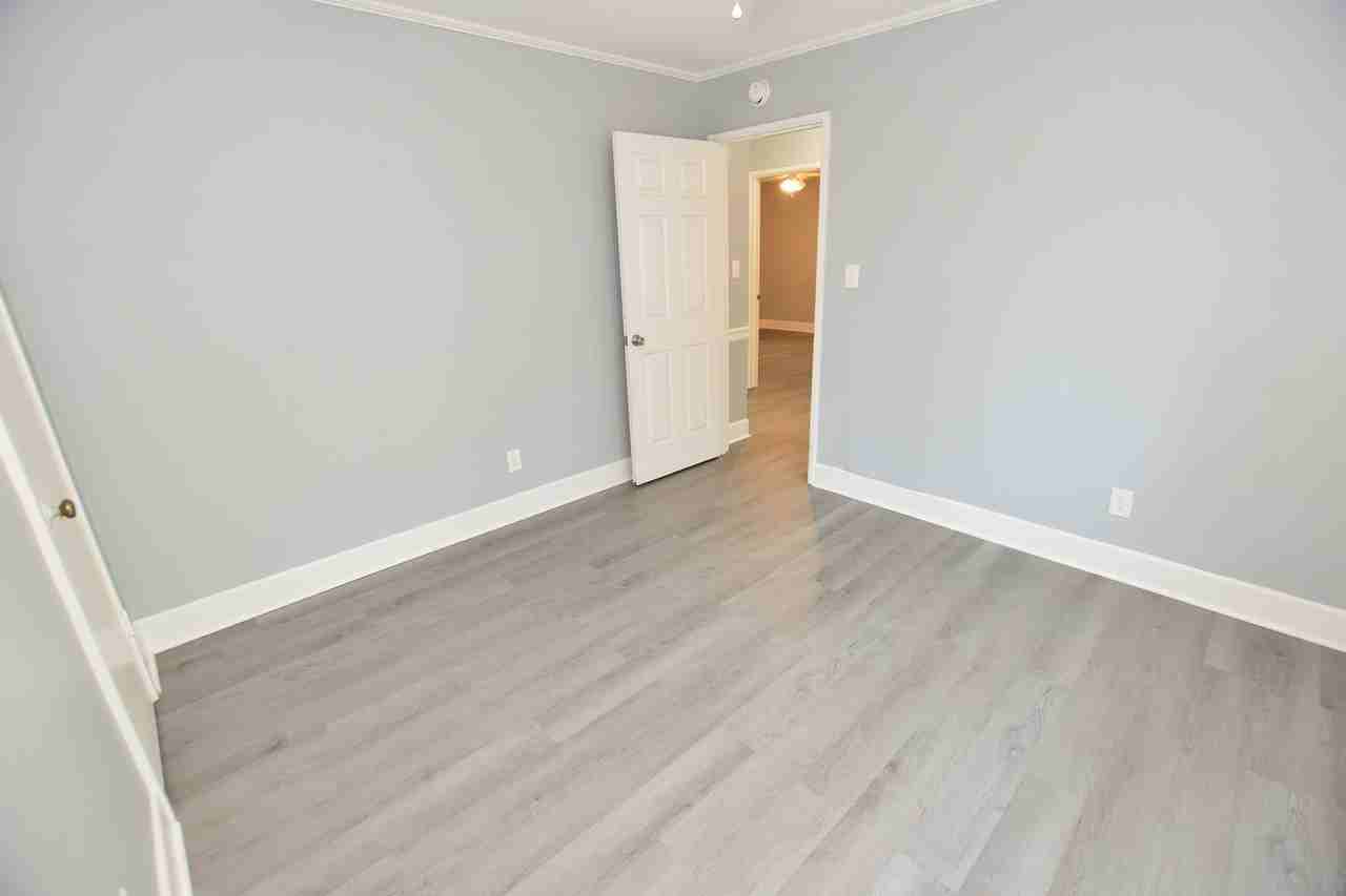 1208 Russell St - Photo 6 of 13