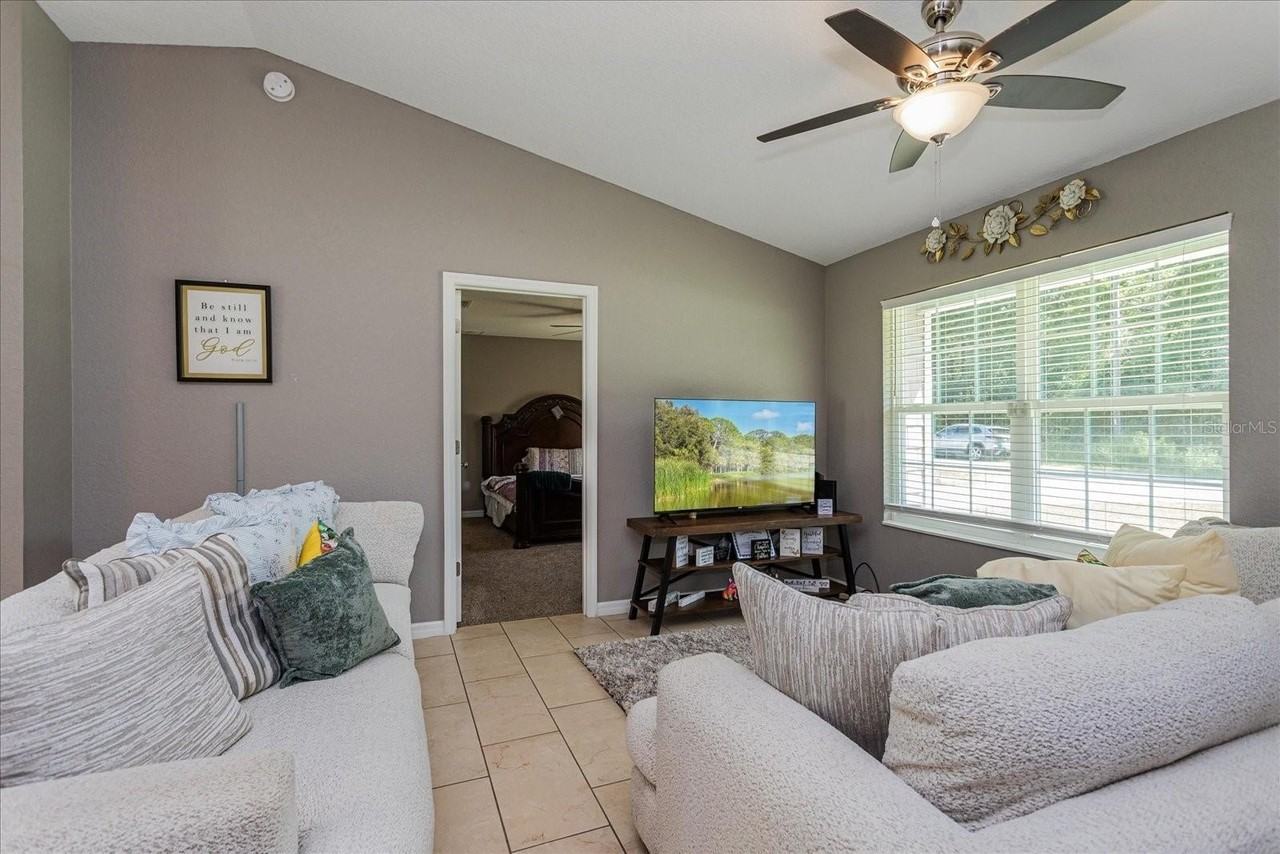 5056 Nw 61st Ave - Photo 5 of 19