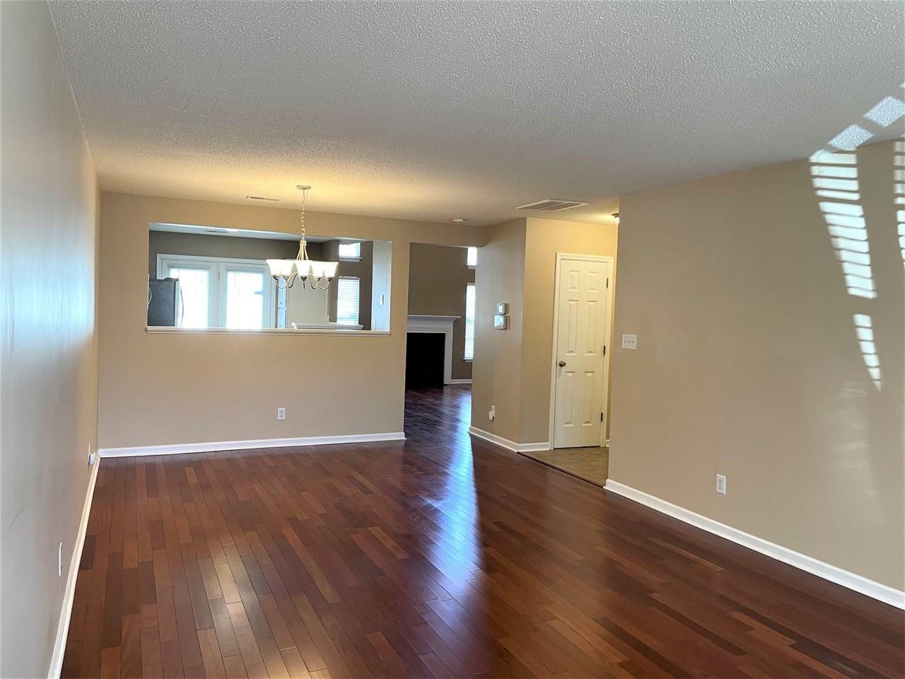 1160 Parsons Pl - Photo 4 of 30