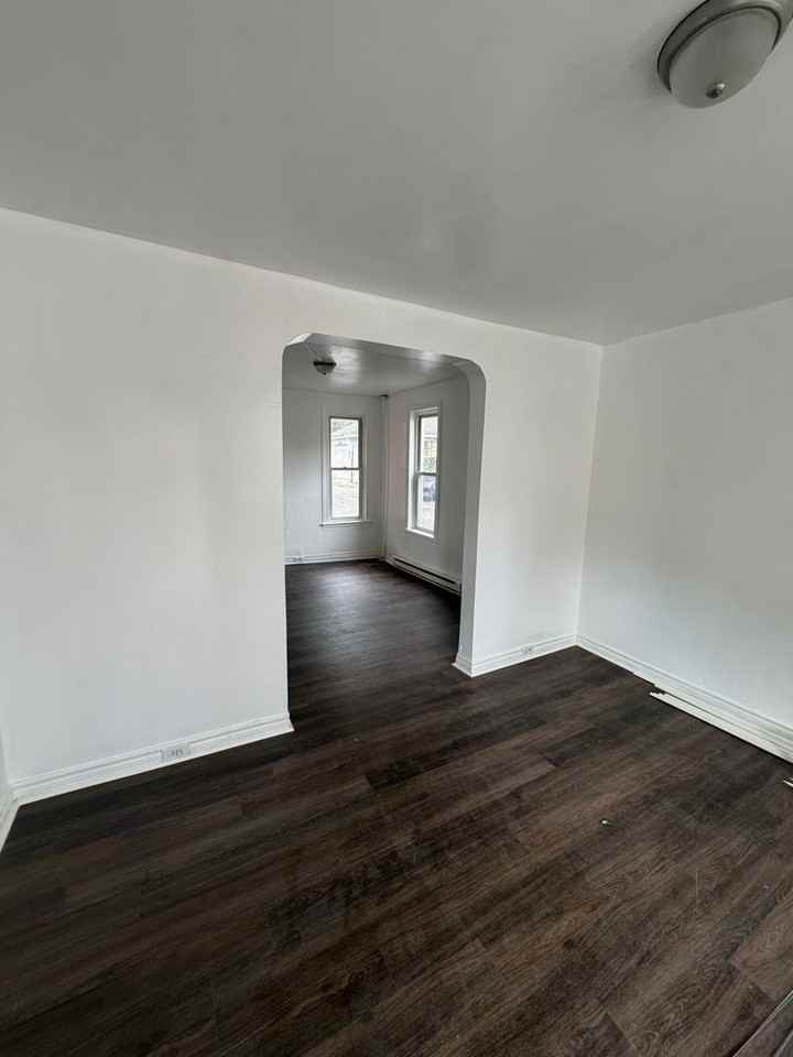 214 S West St - Photo 2 of 9