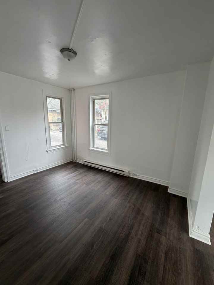 214 S West St - Photo 3 of 9