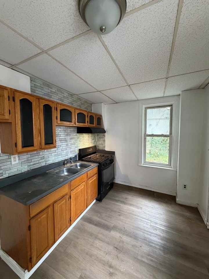 214 S West St - Photo 4 of 9