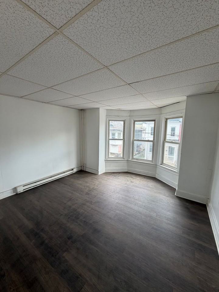 214 S West St - Photo 5 of 9