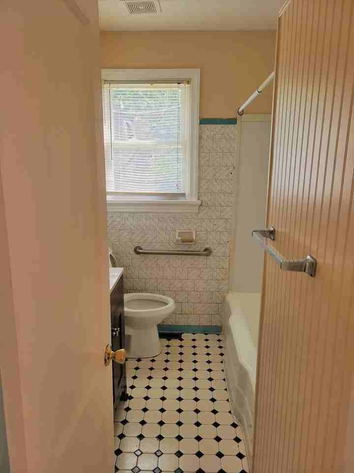 623 Ratcliffe Ave - Photo 3 of 24