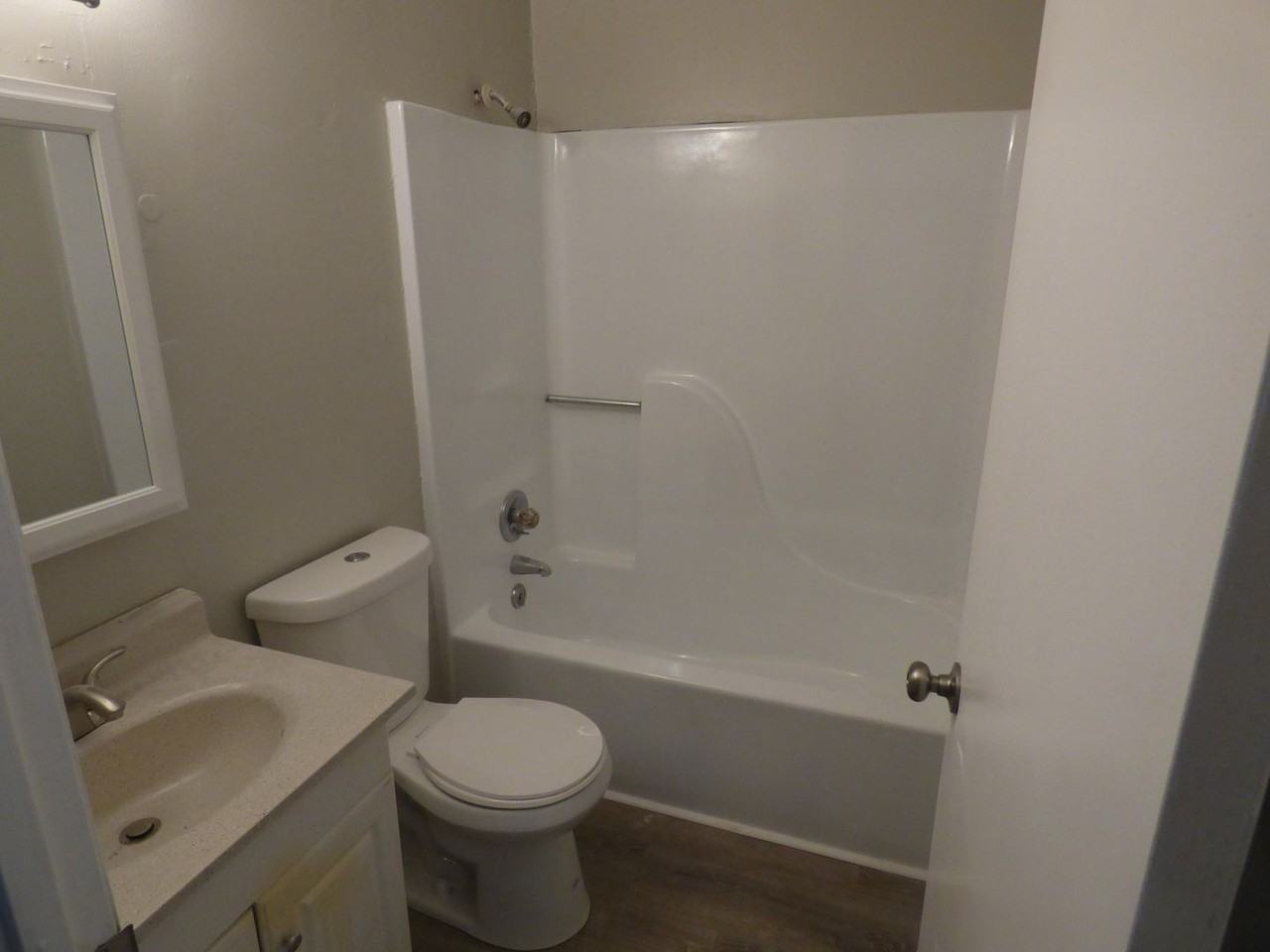 1166 Meadowview Dr - Photo 3 of 7
