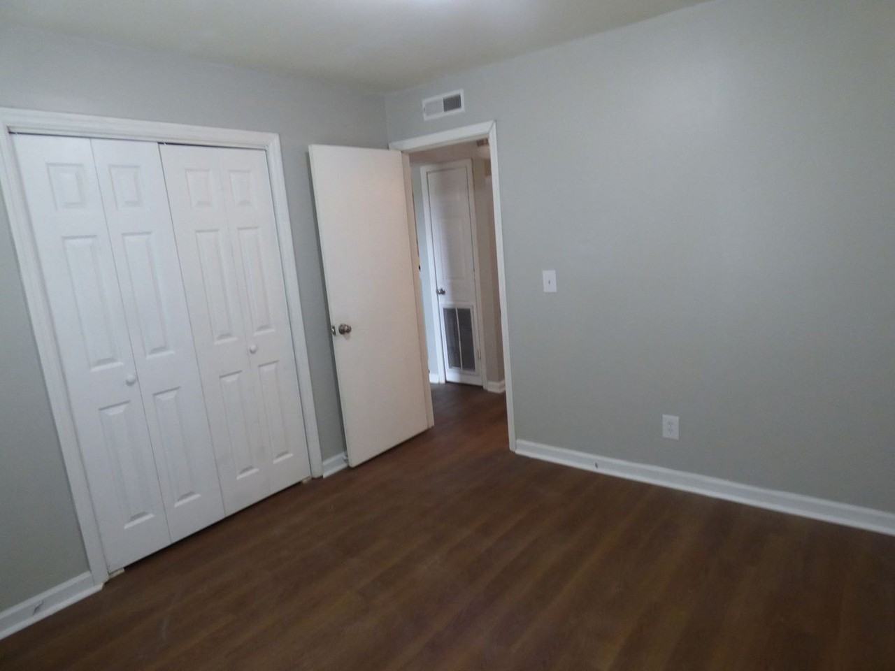 1166 Meadowview Dr - Photo 6 of 7
