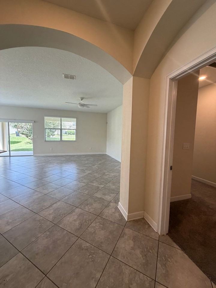 15055 Driftwater Dr - Photo 4 of 50