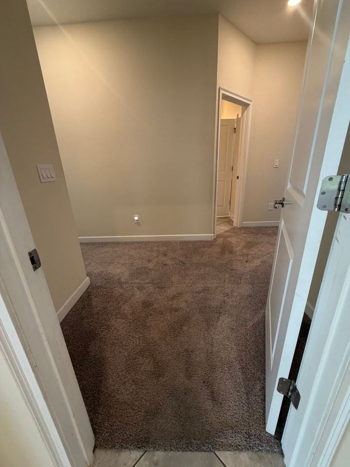 15055 Driftwater Dr - Photo 5 of 50