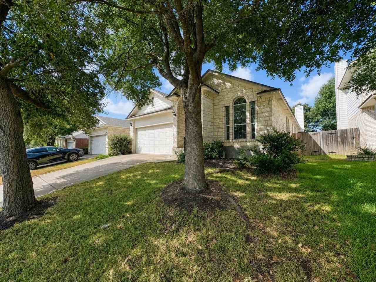 14700 Springs Edge Dr - Photo 4 of 26