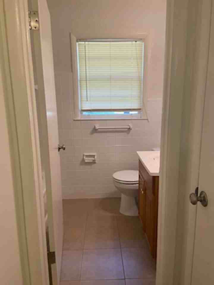 710 49th St - Photo 2 of 8