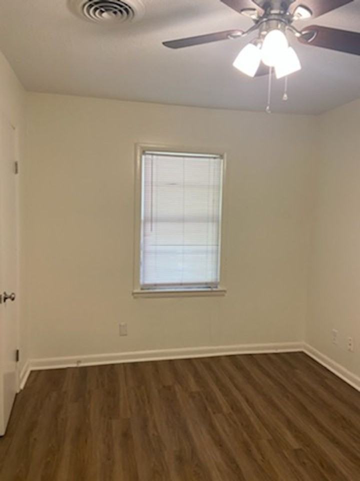 710 49th St - Photo 3 of 8