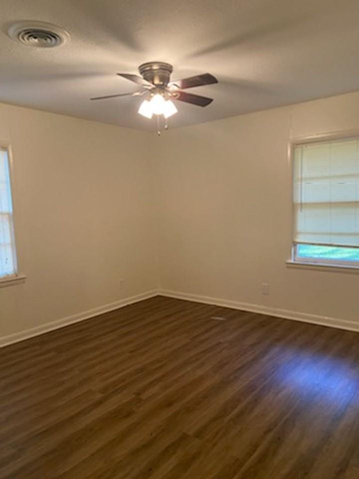 710 49th St - Photo 4 of 8