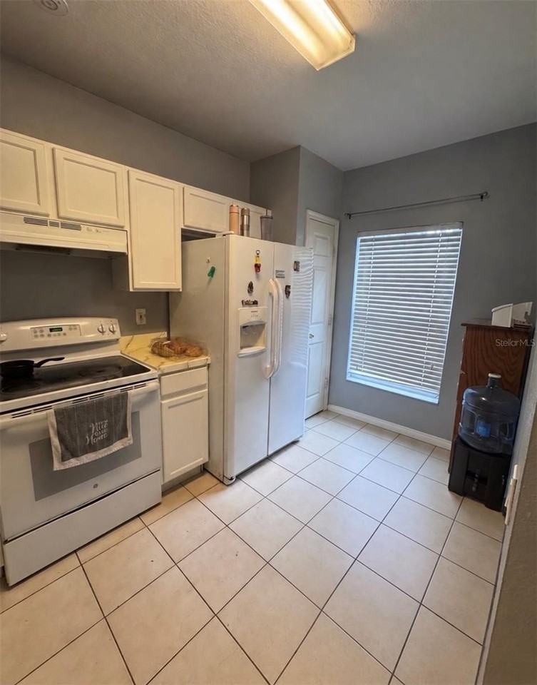 1050 Vineland Pl - Photo 6 of 14
